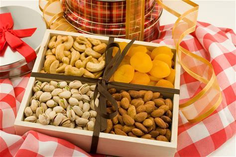 Oh! Nuts Gourmet Nut and Dried Fruit Gift Basket
